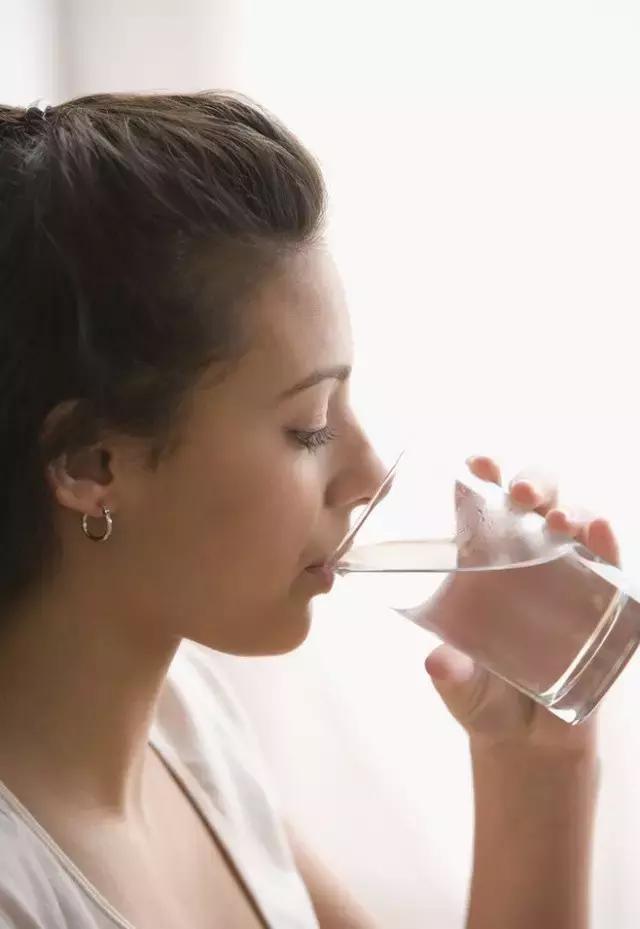 朋友圈传言水的酸碱性会影响人的身体健康，这是真的吗？真像是？