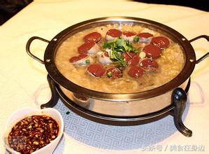 东北杀年猪杀猪菜做法,东北农村杀年猪请人喝酒吃杀猪菜