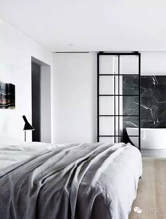 推拉门里面卡东西推不动了,厨房推拉门吊轨推不动怎么修