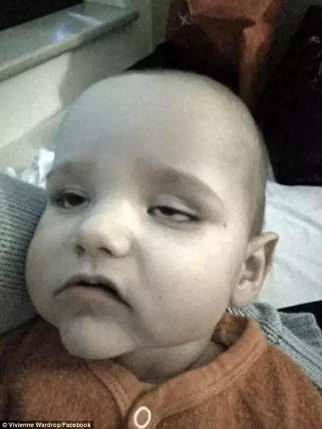 父母注意孩子生病的征兆,父母得知儿子染上这种病