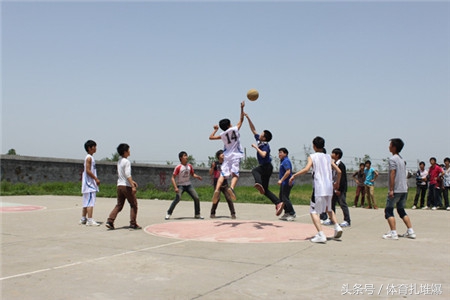 足球为什么比篮球更容易爆冷门,足球为啥地位比篮球重要