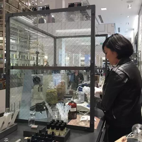 从这家个性小众的香水店LeLabo，看香水行业的创业商机