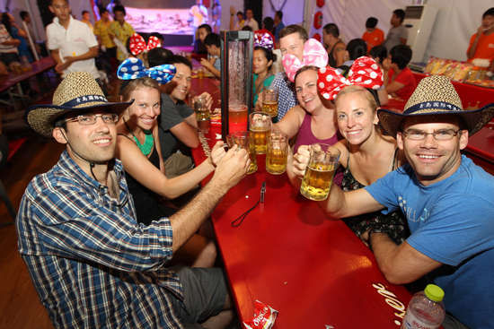 读书没用？首富王健林送“国民老公”王思聪留学读书比谁都会玩