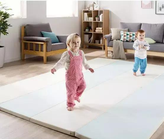 半岁宝宝爬行垫大小,如何给宝宝挑选一款安全的爬行垫