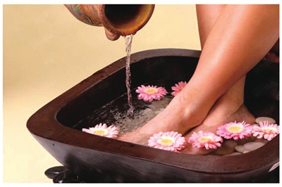 穿高跟鞋脚趾上长鸡眼怎么办,穿高跟鞋小脚趾长鸡眼