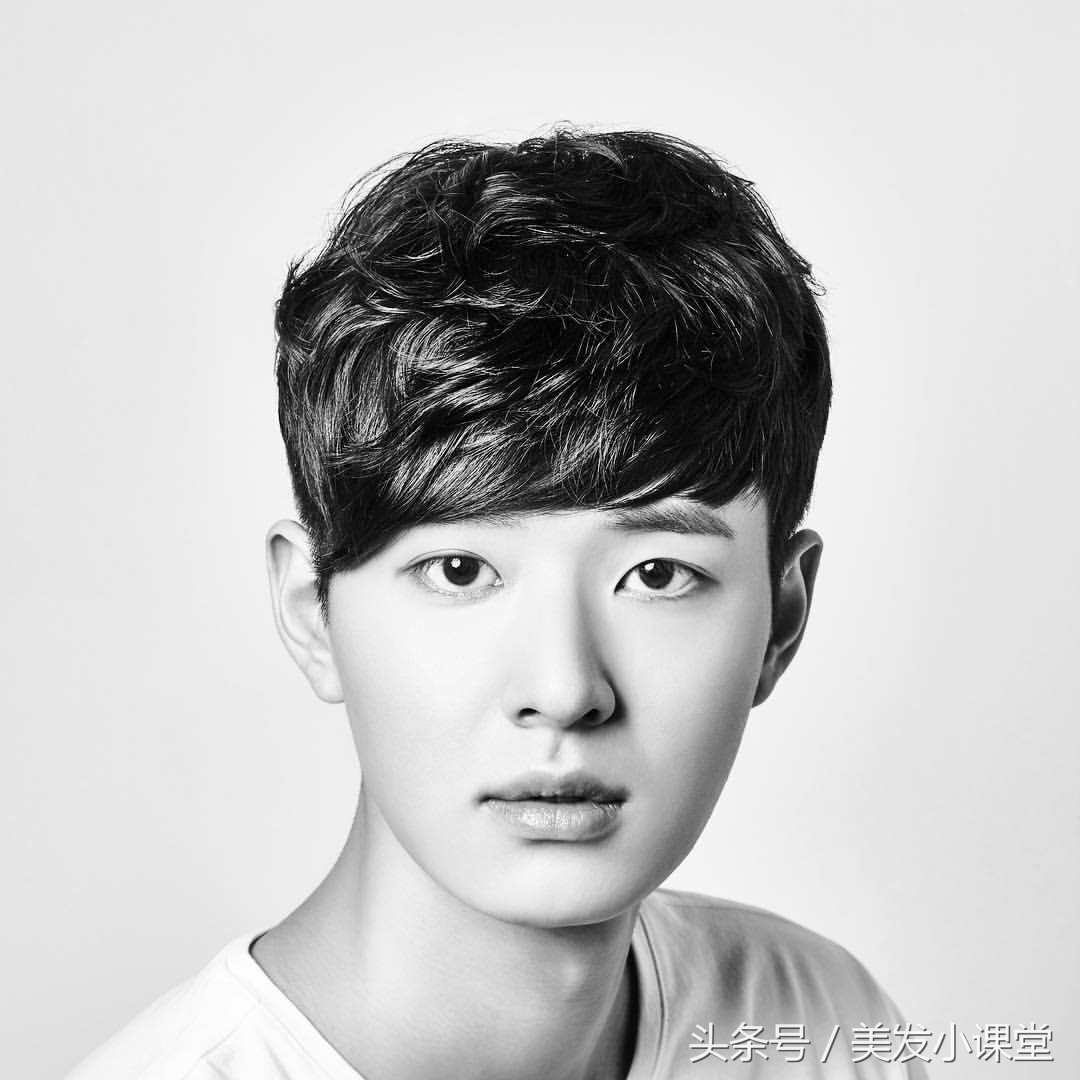 男士韩式发型裁剪教程 (最新潮流时尚男士发型)