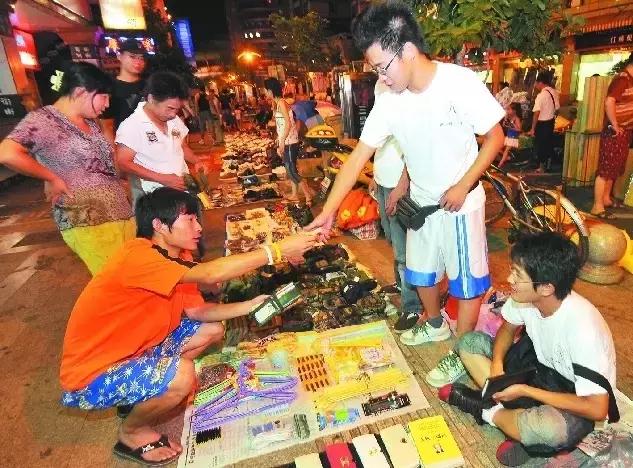 夜市发光产品摆地摊,夜市摆地摊最火爆的产品