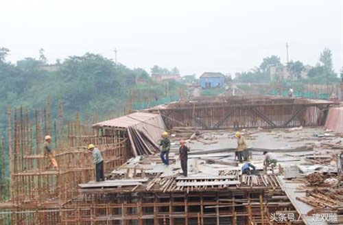 在施工的地方被钉子扎了脚怎么办,工地上脚扎了钉子怎么处理好得快