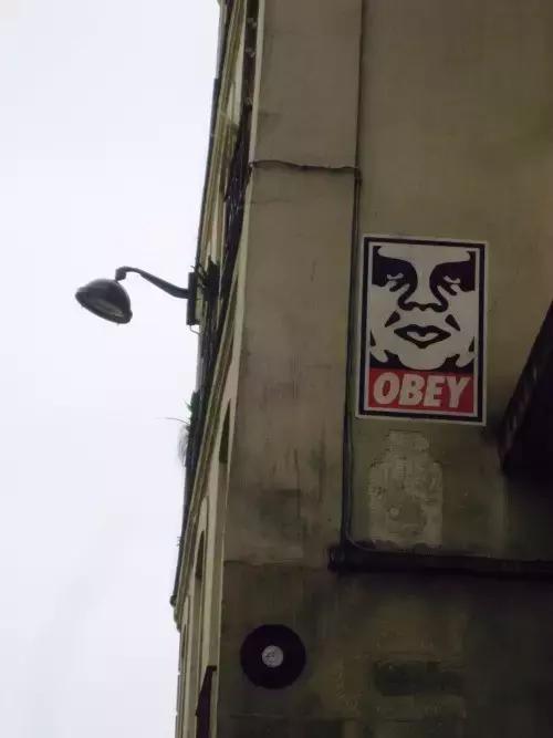 这些潮牌你认识吗街头采访,美国流行十大潮牌