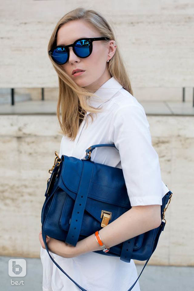 可以媲美lv邮差包容量的大牌,邮差包lv有几个颜色