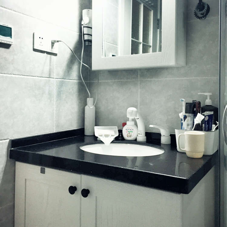 深灰色砖铺卫生间效果怎样,卫生间选了灰色砖很暗怎么补救