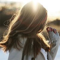 头皮有毛囊炎不能染发和烫头吗,头皮毛囊炎与染发症状的照片