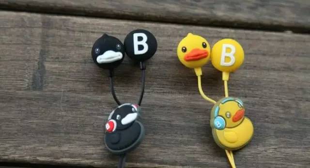 戴上耳机聆听感受音乐的旋律,戴上耳机聆听美妙的音乐