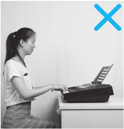 电子琴的正确演奏姿势视频,儿童电子琴入门手的姿势