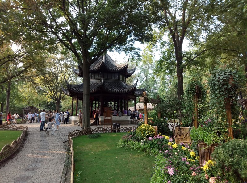 趁年轻尽情的玩,趁年轻多玩投影仪