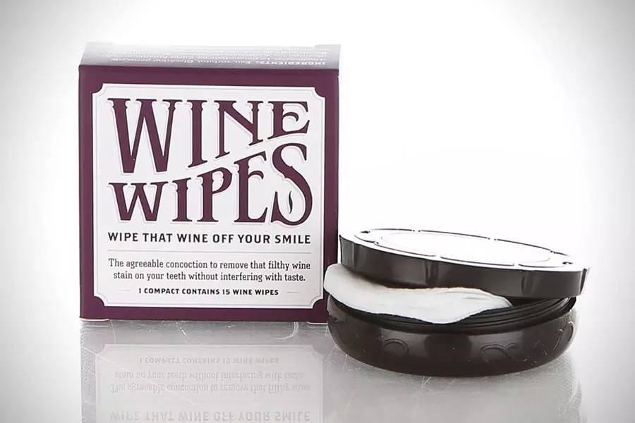 葡萄酒喝后牙齿变黑是不是正品,喝葡萄酒口腔变色