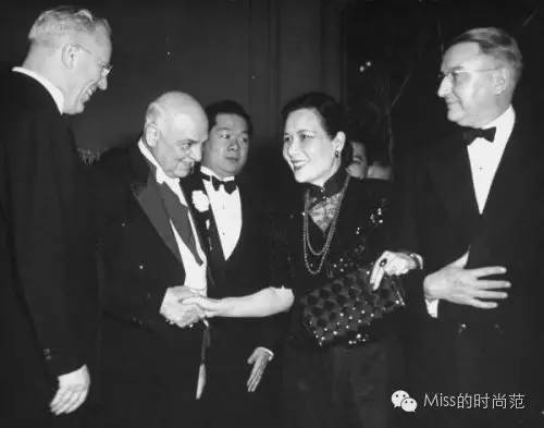 旗袍穿搭优雅气质方法,旗袍搭配起来也十分讲究