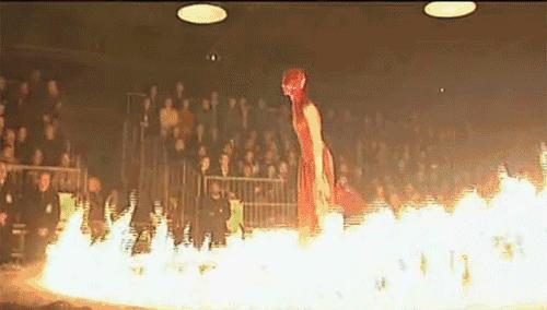 时装秀mcqueen,mcqueen最新礼服