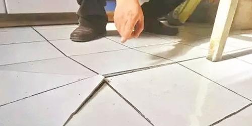 瓷砖对缝30年瓦工经验,瓷砖师傅说贴墙砖不放背胶不保