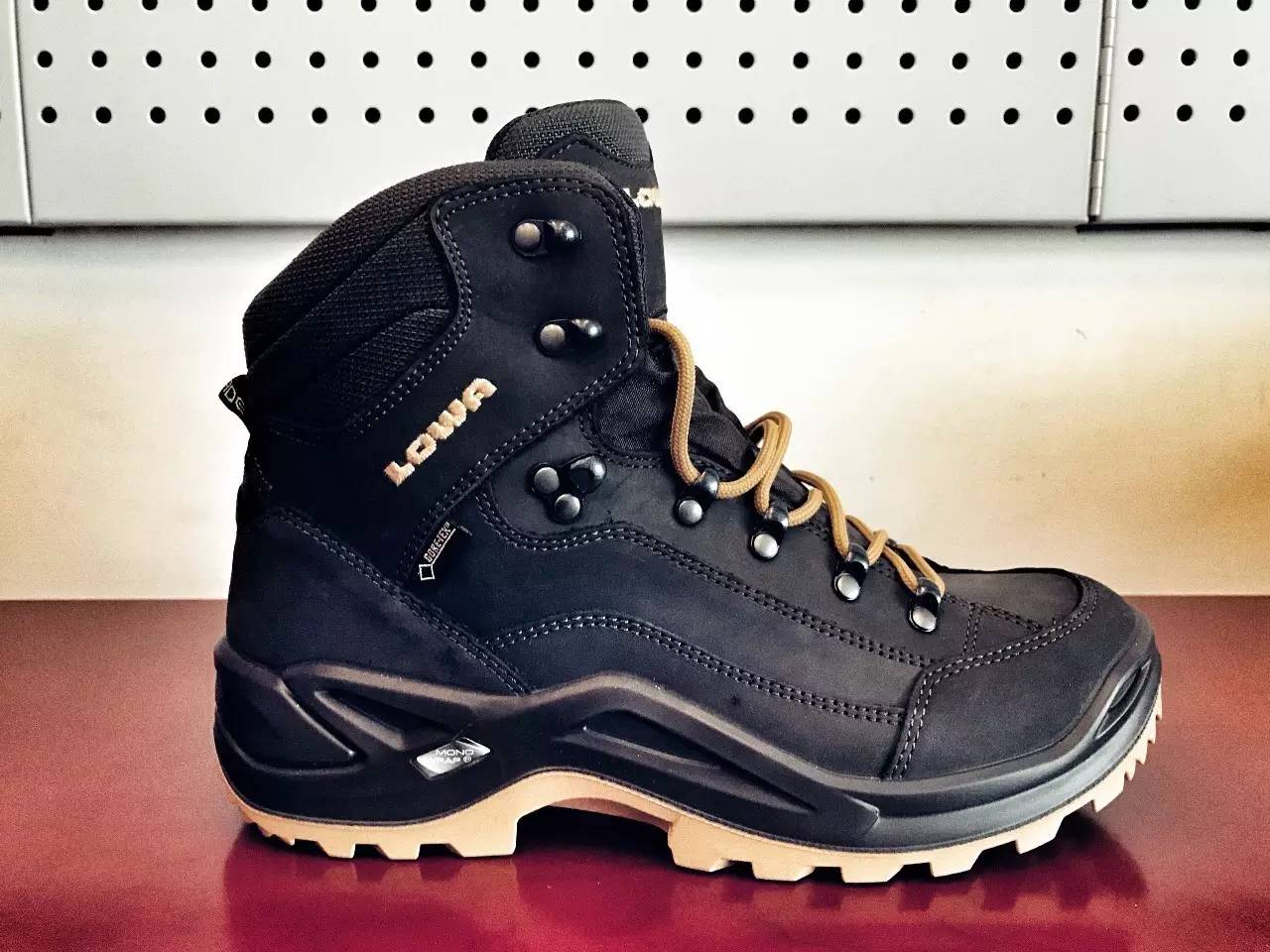 户外鞋为啥那么贵,户外鞋的缺点