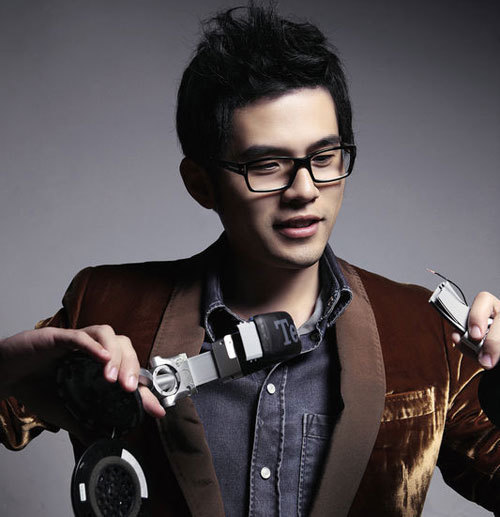 八成大中华歌手是他的粉丝，周华健还成为第一个买单者，他是谁？