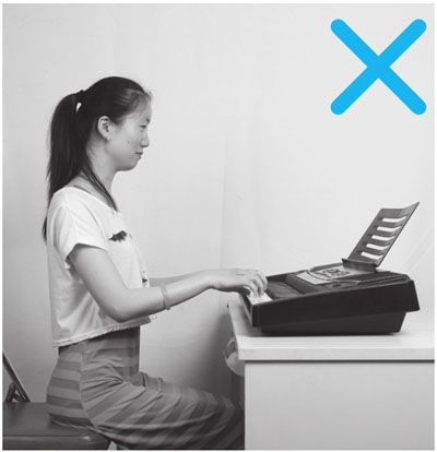 电子琴的正确演奏姿势视频,儿童电子琴入门手的姿势