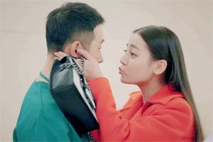 迪丽热巴和古力娜扎撞衫谁更美,迪丽热巴古力娜扎对比花儿与少年