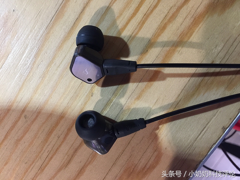 iphone7p杩沝fu缁翠慨,iphone7绉婚櫎鑰虫満瀛旂殑鍘熷洜