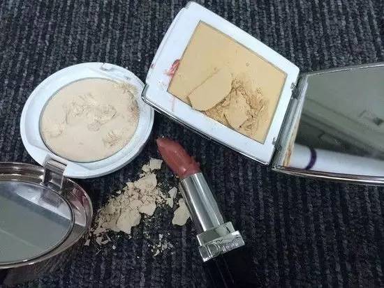 摔断女朋友的口红怎么办,弄断女朋友口红有什么后果