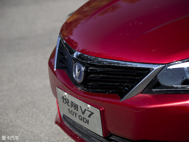 悦翔v71.0t和1.6l对比,悦翔v715款1.6l自动乐享怎么样