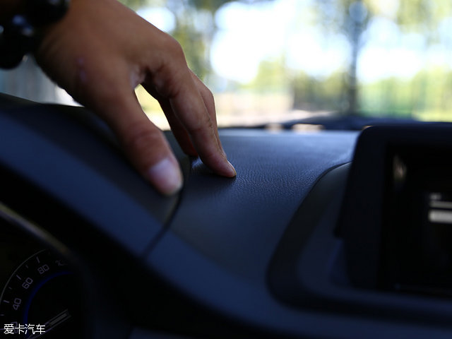 悦翔v71.0t和1.6l对比,悦翔v715款1.6l自动乐享怎么样