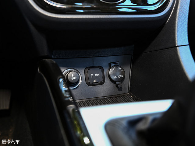 悦翔v71.0t和1.6l对比,悦翔v715款1.6l自动乐享怎么样