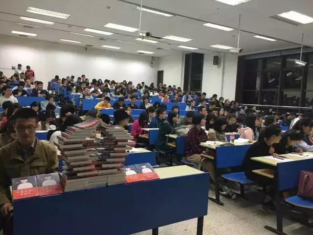 苏小懒携新书《不懂浪漫的男朋友》亮相西安交通大学
