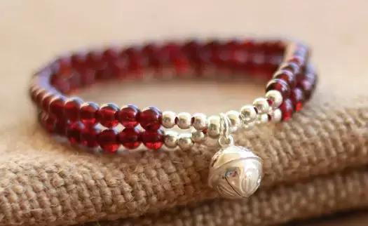 石榴石是一月生辰石象征什么 (1月生辰石石榴石手串)