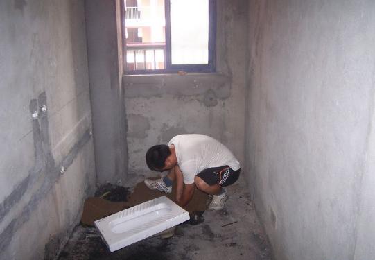 卫生间装蹲坑视频,装修时蹲坑厕所是臭的怎么回事