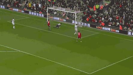 足球托雷斯状态下滑原因,足坛最惊险时刻托雷斯受伤