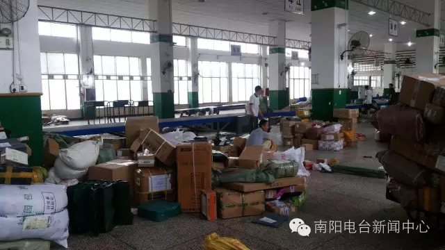 快递物流分拣员工作视频累不累,快递分拣流水线工作真实感受