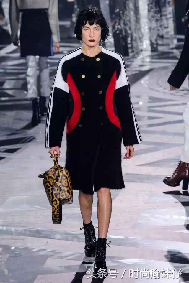 街怕秀：杨幂唐嫣娜扎、袁姗姗戚薇看个够2000元不过起步价