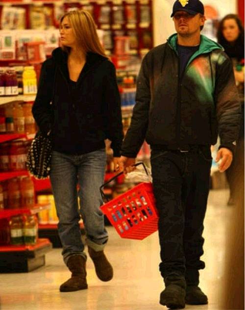 一双丑到爆的棉鞋火了几十年,年销90亿,夏天也有爆款,靠一反时尚毒招