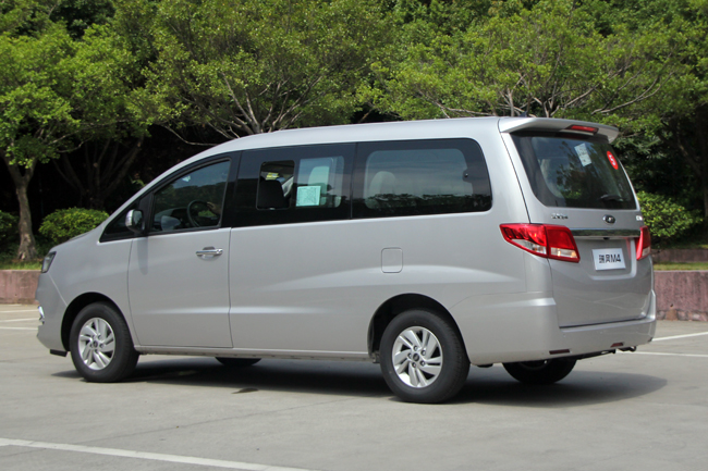 实用派不失商务范儿试驾江淮瑞风M42.0L