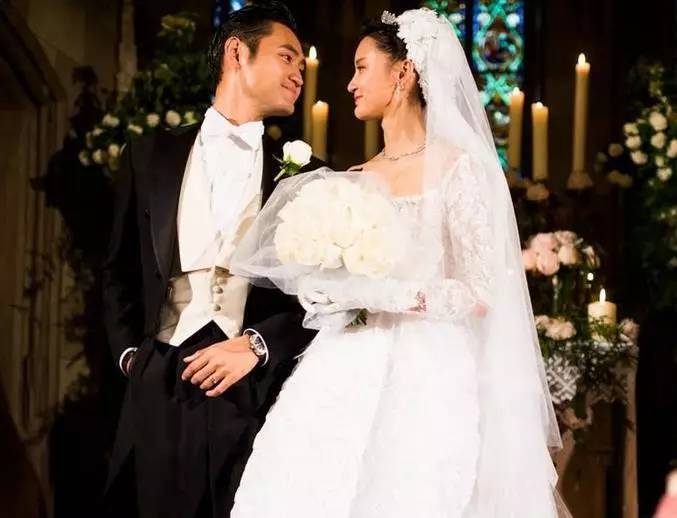 今年结婚的女星婚礼喜欢什么发型？刘诗诗陈妍希钟爱中分，林心如和张歆艺想到一起去了~