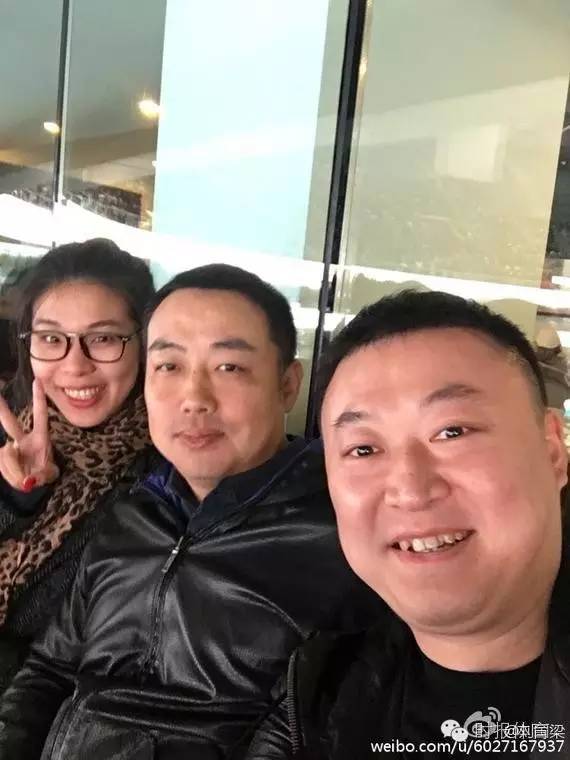 「妹逗体育」刘国梁秀自拍黑马琳：这大脸估计够你媳妇亲一个礼拜还没亲完呢