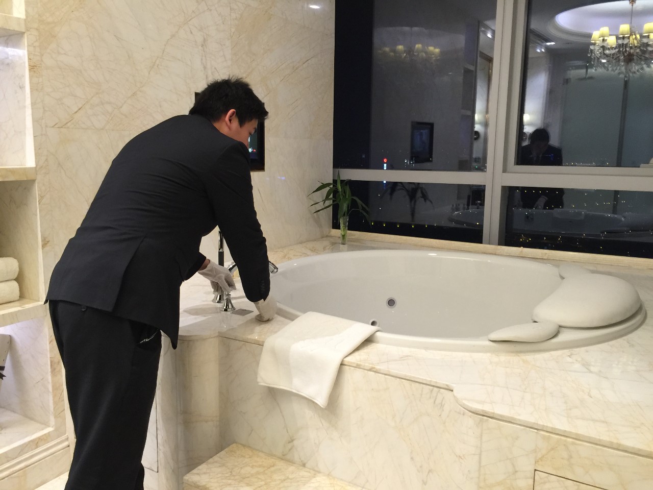 睡了它!让成都追星族咬牙切齿的8888套房!