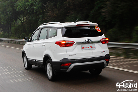 好开实用还不贵试驾北汽幻速S3L1.5L