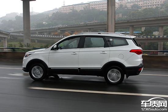 好开实用还不贵试驾北汽幻速S3L1.5L