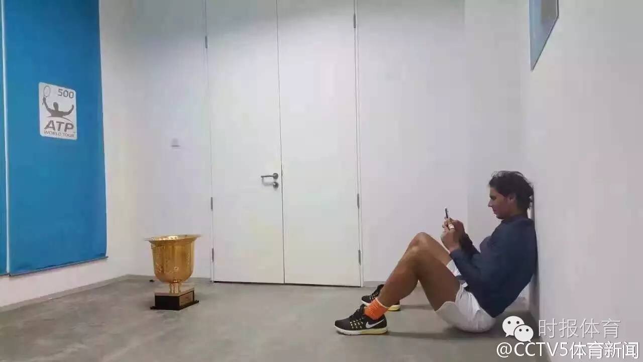 「妹逗体育」刘国梁秀自拍黑马琳：这大脸估计够你媳妇亲一个礼拜还没亲完呢