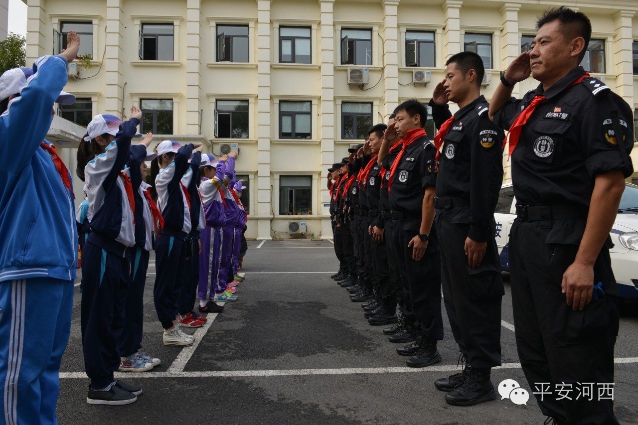 警营开放日小记者团进警营,小记者走进军营