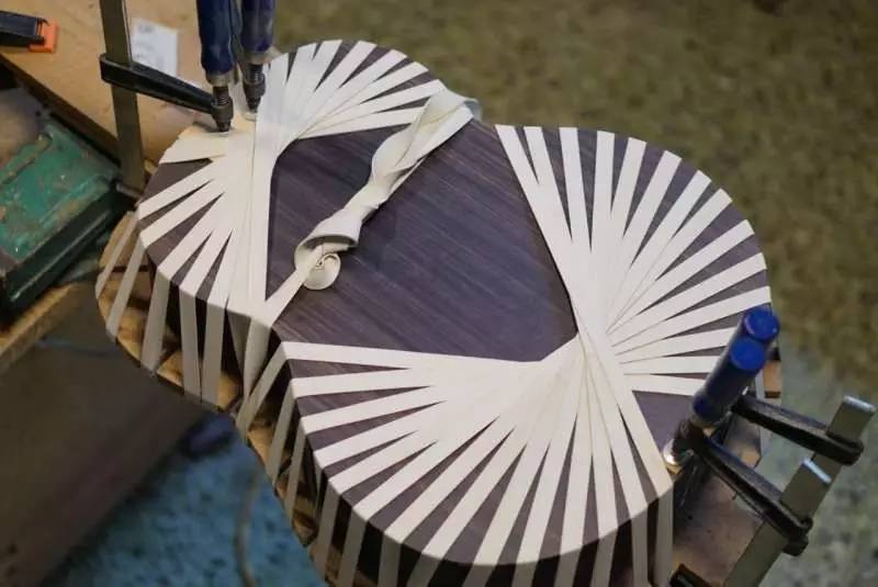 此地人|忘情指舞——大师级手工制琴师解小石