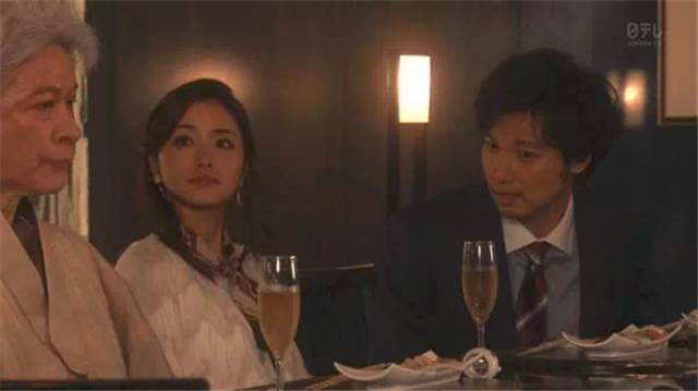 石原里美明星同款丝巾系法,石原里美用丝巾扎头发