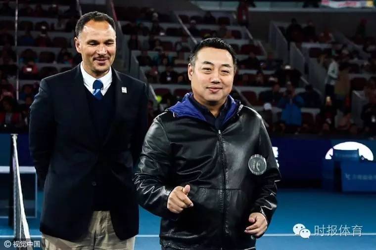 「妹逗体育」刘国梁秀自拍黑马琳：这大脸估计够你媳妇亲一个礼拜还没亲完呢